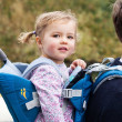 Dětská sedačka LittleLife Adventurer Carrier Blue 2017-v akci