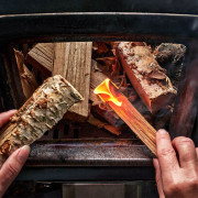 Podpalovací dřevo Light My Fire MayaSticks 900g