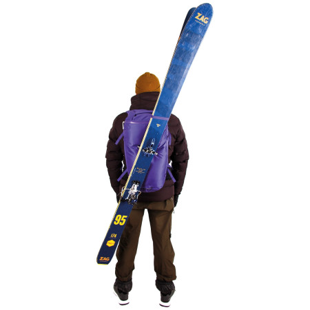 Turistický cepín Blue Ice Yagi 35L