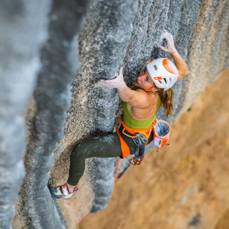 Lezecká helma Petzl Sirocco