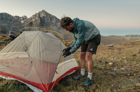 TEST: Warg Alp 3 – ultralight stan, ve kterém mají tři lidi opravdu místo