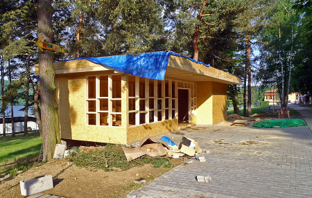 Nový obchod 4camping.cz v autokempu Vranovská pláž již roste