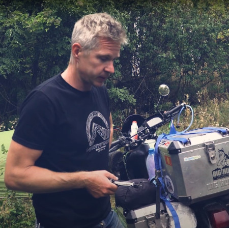 Křížem krážem Evropou - 6. díl: Zvládne si Michal opravit motorku?