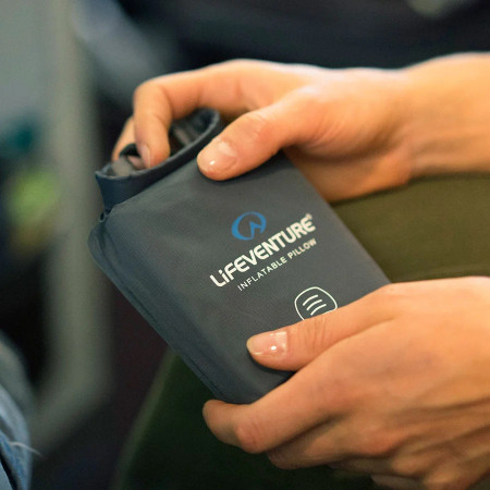 Cestovní polštář LifeVenture Inflatable Pillow