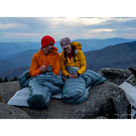 Péřový quilt Therm-a-Rest Vesper 45 Reg