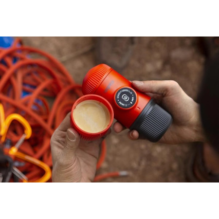Cestovní kávovar Wacaco Nanopresso s cestovním pouzdrem