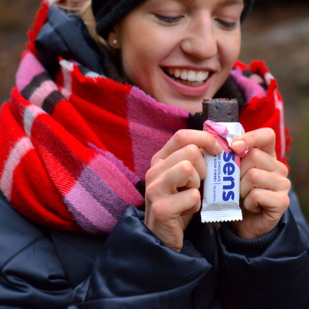 Tyčinka s cvrččí moukou Sens Tmavá čokoláda a Višeň