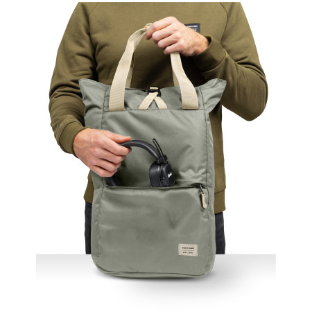 Batoh Hannah Charm 22