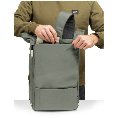 Batoh Hannah Charm 22