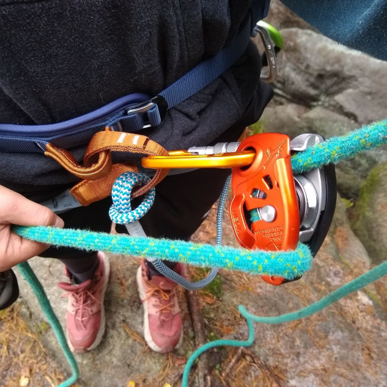 TEST: Jistící brzda Petzl Neox